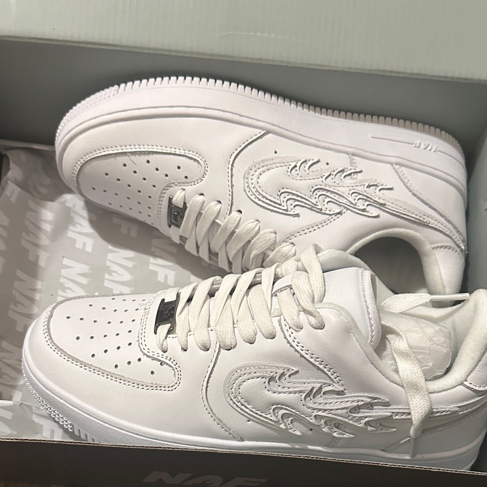 NAF White Women's Sneakers size 8.5 New with a box - Picture 2 of 11